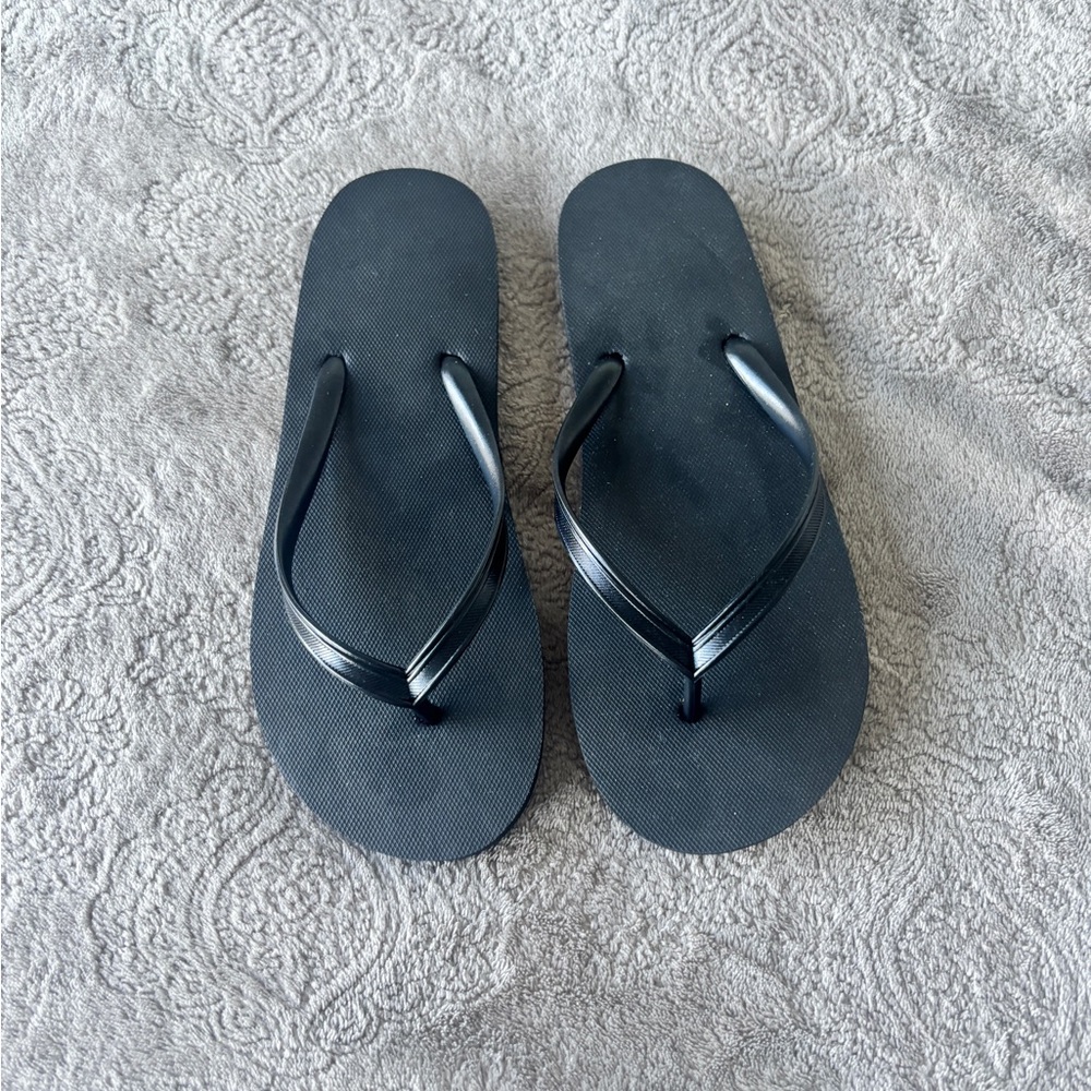 Classic Black Flip Flop Sandals
